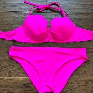 Victoria’s Secret 36C / XL scalloped halter bikini